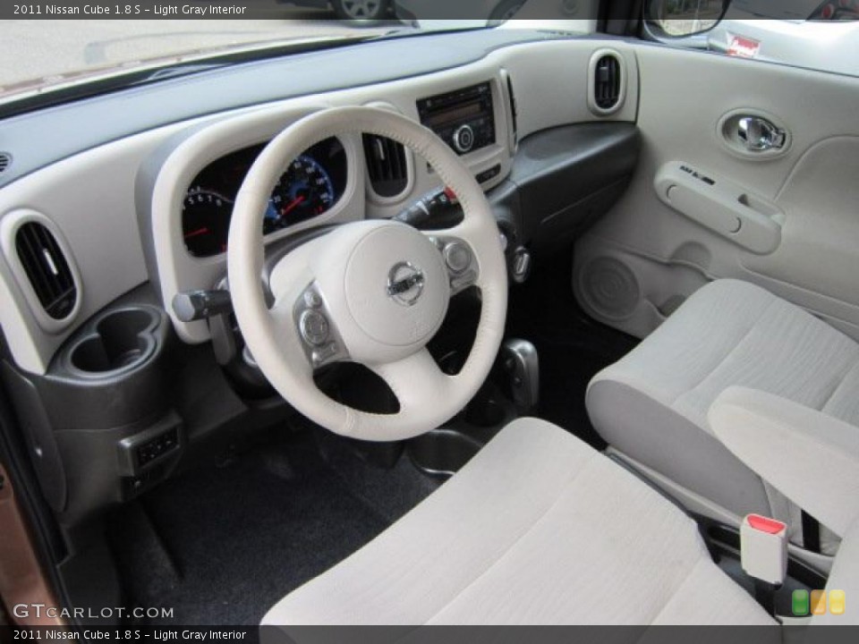 Light Gray Interior Photo for the 2011 Nissan Cube 1.8 S #52731696