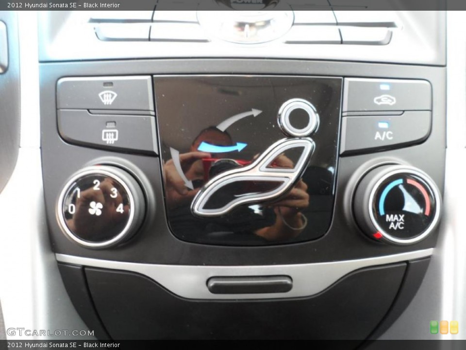 Black Interior Controls for the 2012 Hyundai Sonata SE #52751552