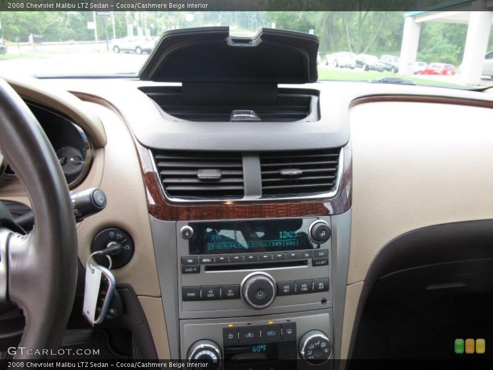 Cocoa/Cashmere Beige Interior Controls for the 2008 Chevrolet Malibu LTZ Sedan #52764180