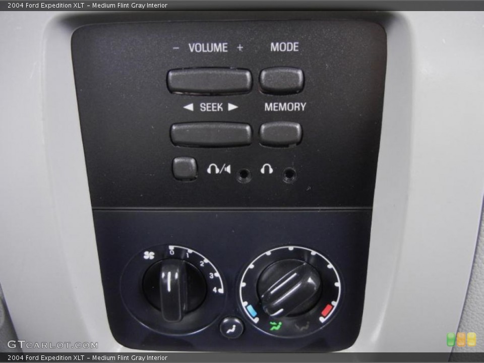 Medium Flint Gray Interior Controls for the 2004 Ford Expedition XLT #52767596