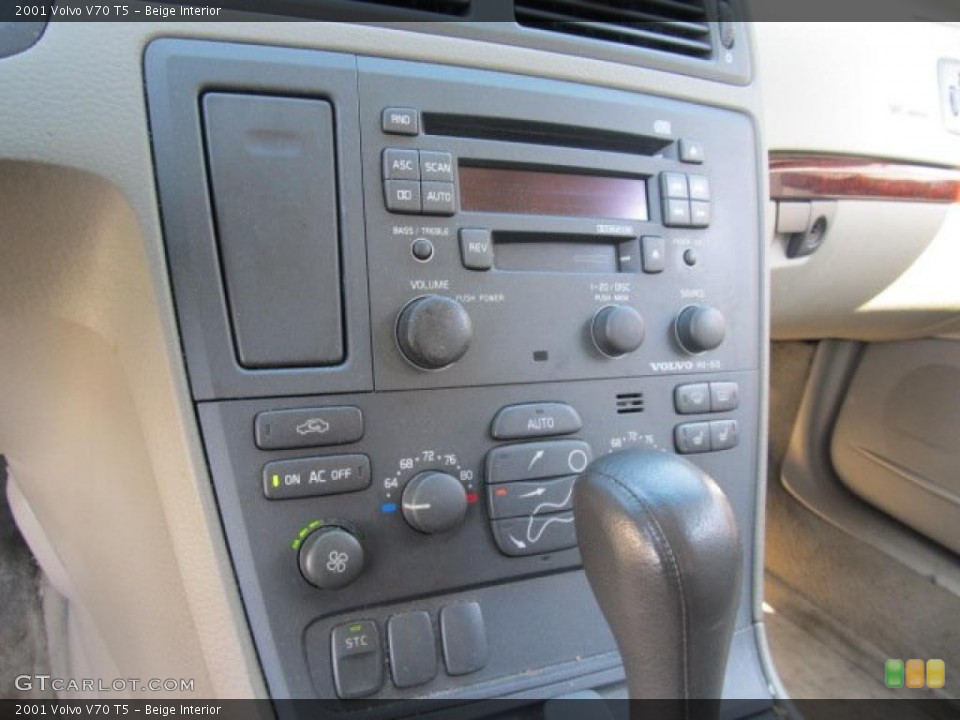 Beige Interior Controls for the 2001 Volvo V70 T5 #52777548