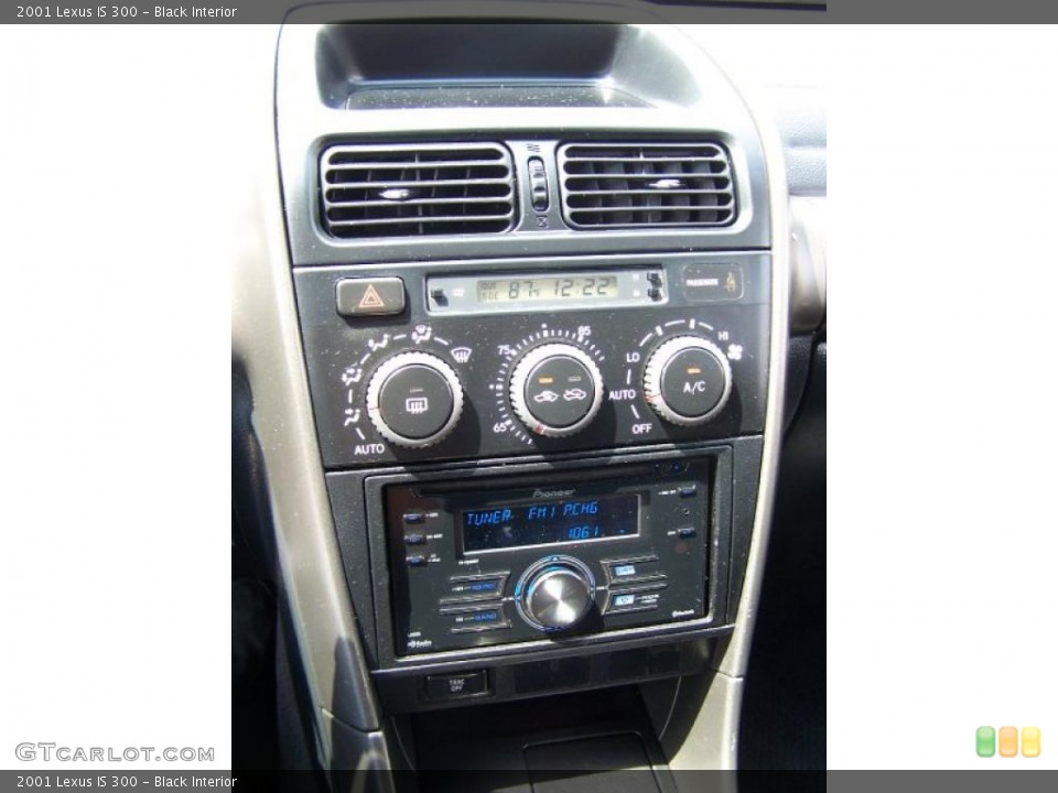 Black Interior Controls for the 2001 Lexus IS 300 #52797920