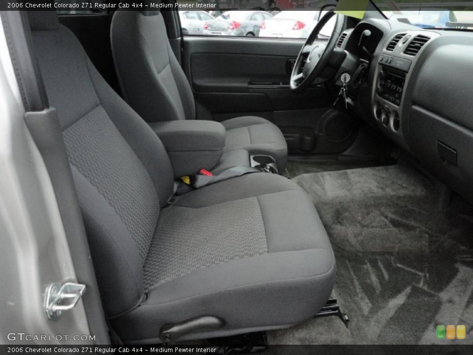 Medium Pewter Interior Photo for the 2006 Chevrolet Colorado Z71 Regular Cab 4x4 #52799940