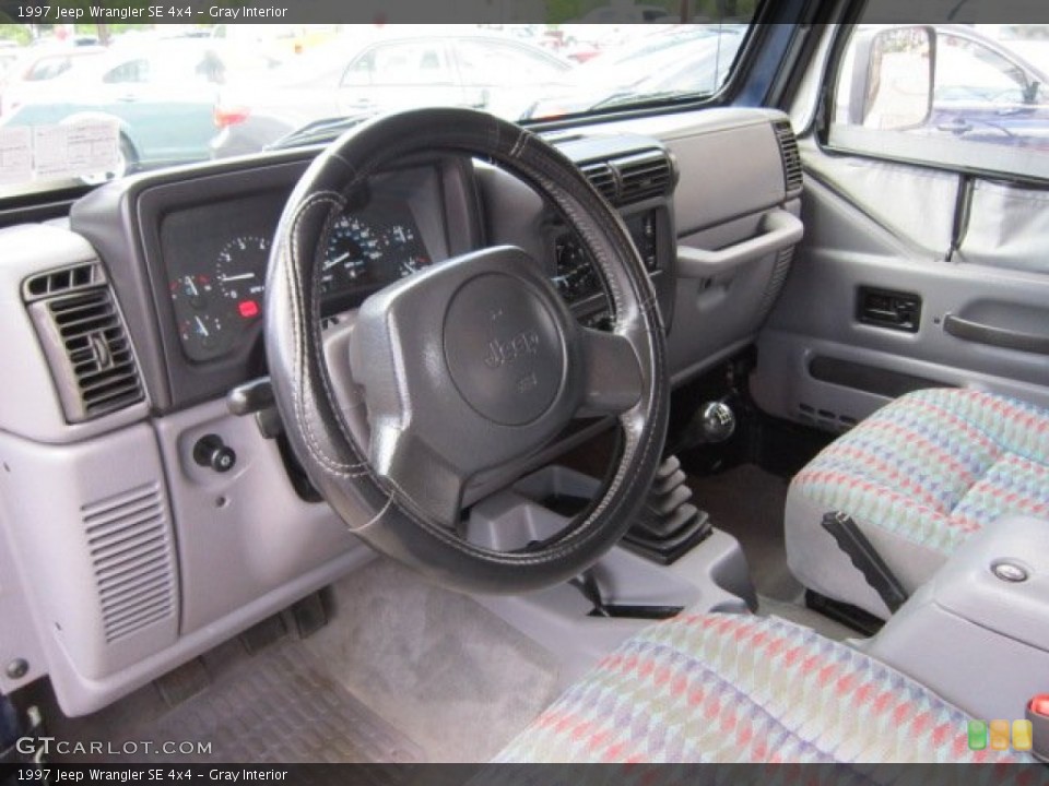 Gray Interior Photo for the 1997 Jeep Wrangler SE 4x4 #52825154
