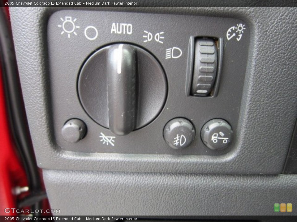 Medium Dark Pewter Interior Controls for the 2005 Chevrolet Colorado LS Extended Cab #52826897
