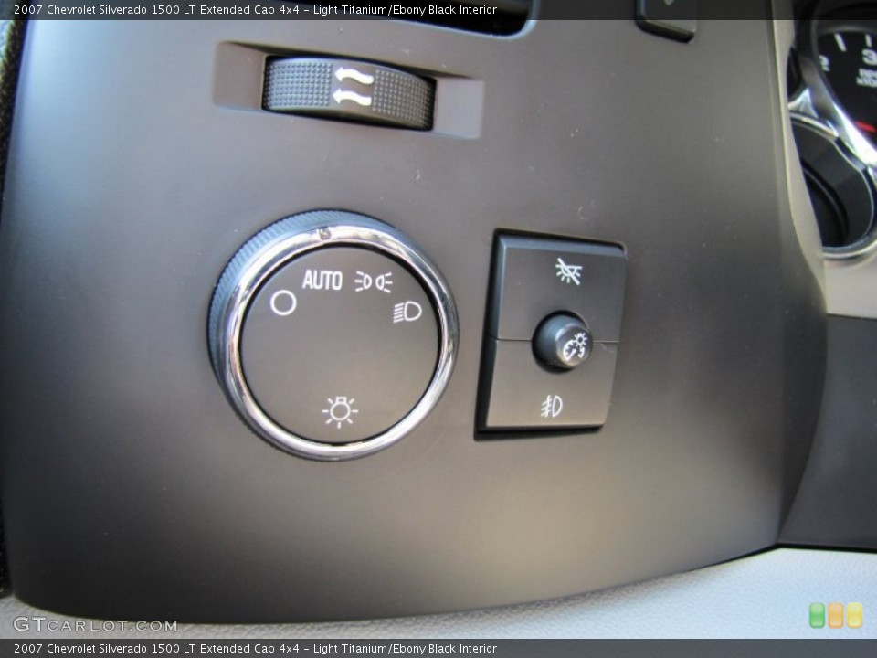 Light Titanium/Ebony Black Interior Controls for the 2007 Chevrolet Silverado 1500 LT Extended Cab 4x4 #52827485