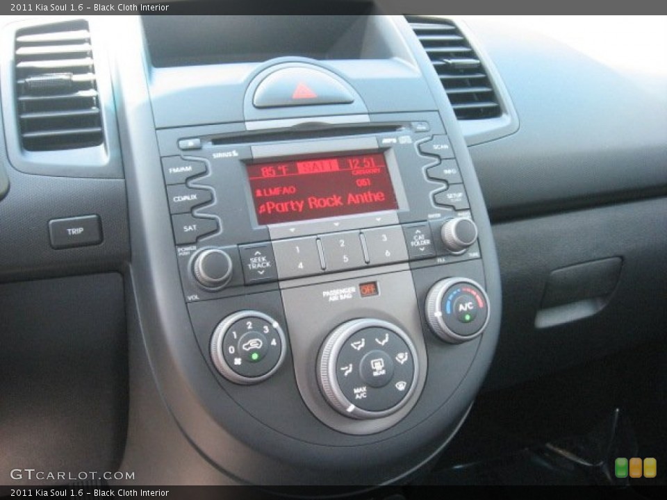 Black Cloth Interior Controls for the 2011 Kia Soul 1.6 #52828997