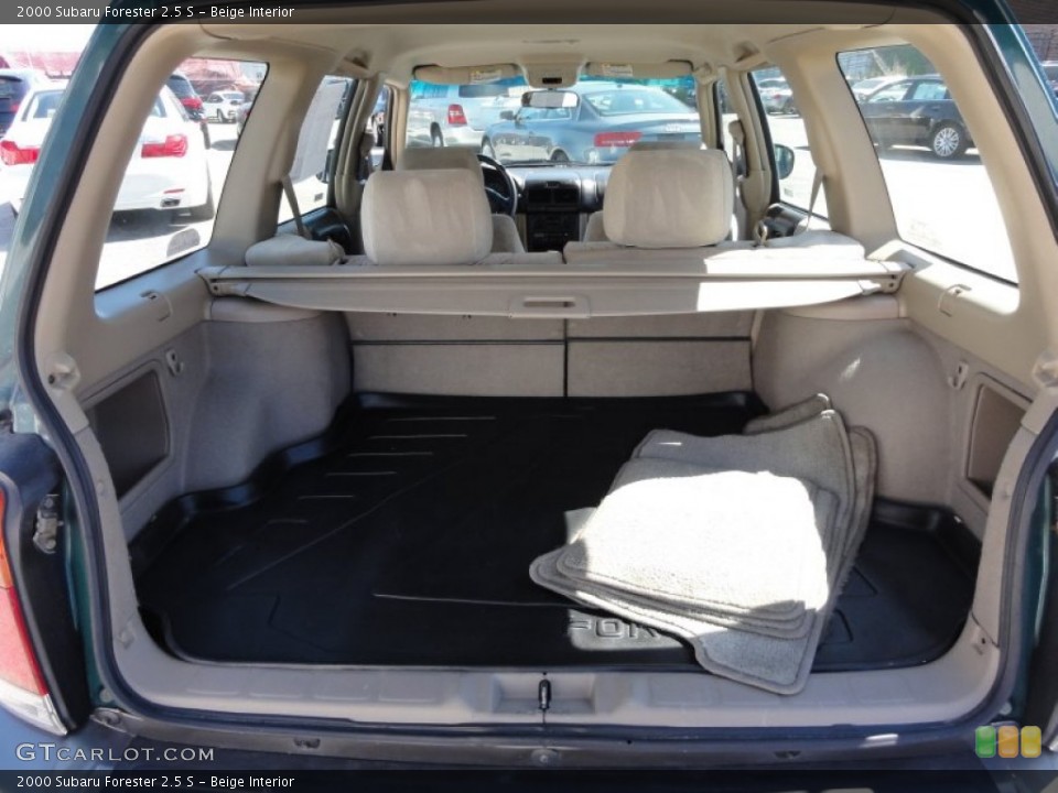 Beige Interior Trunk for the 2000 Subaru Forester 2.5 S #52851207