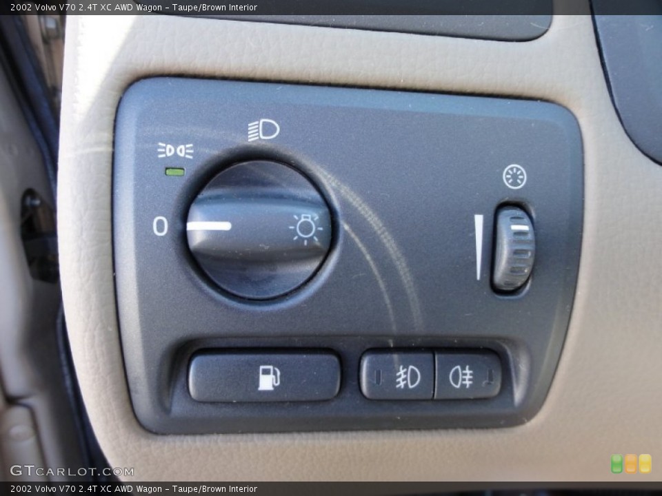 Taupe/Brown Interior Controls for the 2002 Volvo V70 2.4T XC AWD Wagon #52855833