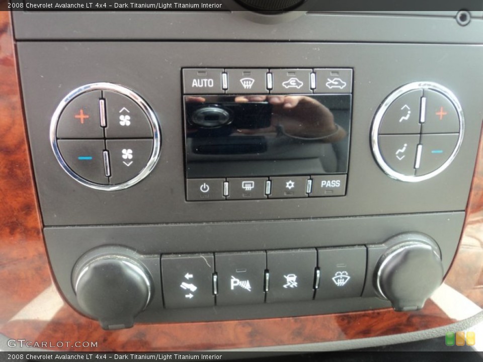 Dark Titanium/Light Titanium Interior Controls for the 2008 Chevrolet Avalanche LT 4x4 #52863141