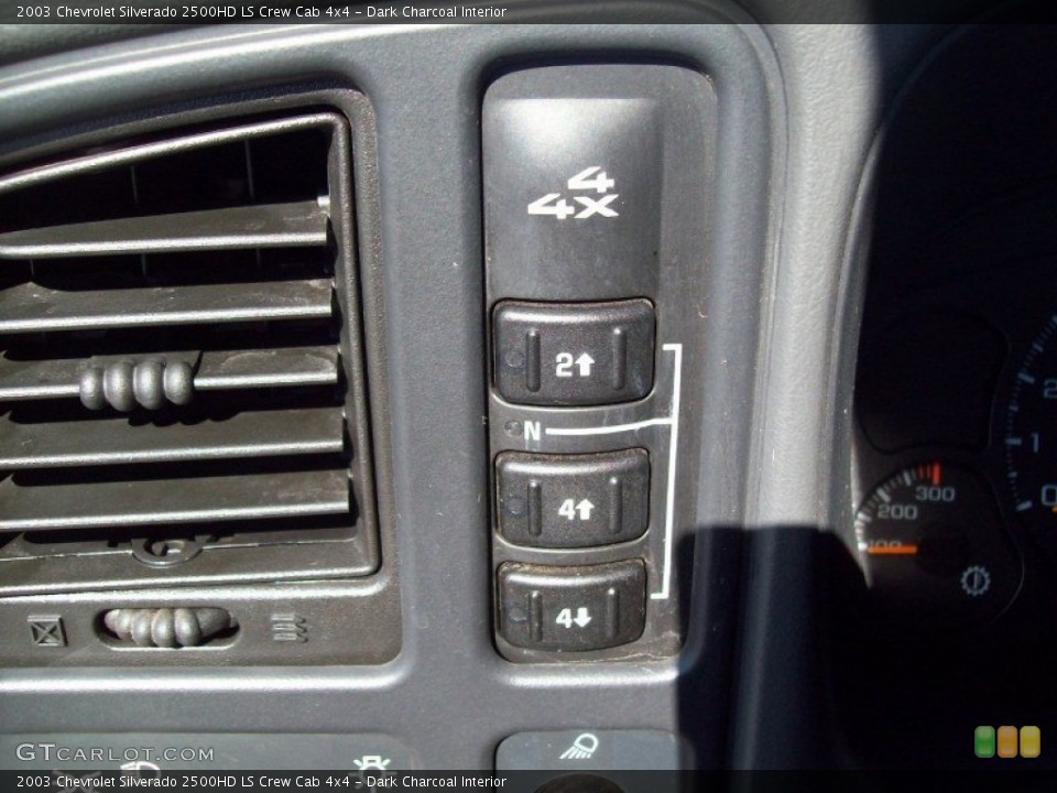 Dark Charcoal Interior Controls for the 2003 Chevrolet Silverado 2500HD LS Crew Cab 4x4 #52874775