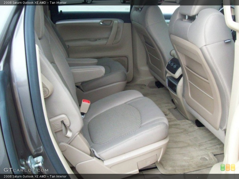 Tan Interior Photo for the 2008 Saturn Outlook XE AWD #52876944