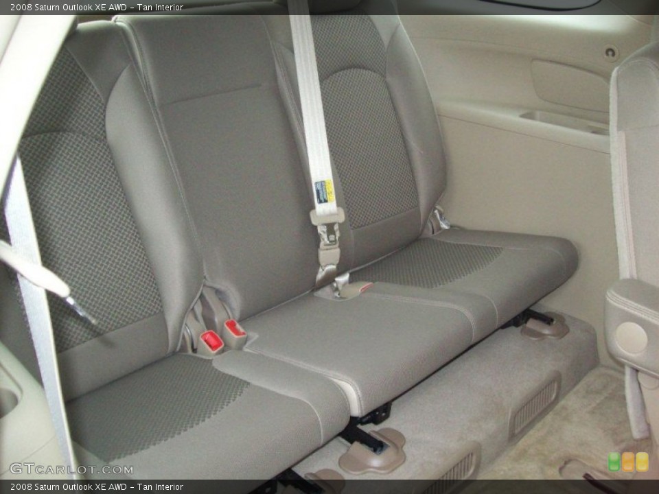 Tan Interior Photo for the 2008 Saturn Outlook XE AWD #52876953