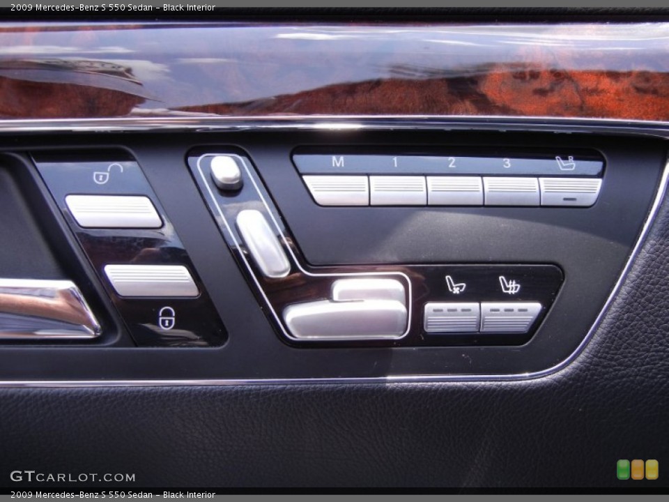 Black Interior Controls for the 2009 Mercedes-Benz S 550 Sedan #52879206