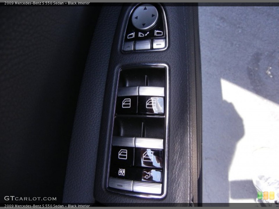 Black Interior Controls for the 2009 Mercedes-Benz S 550 Sedan #52879218