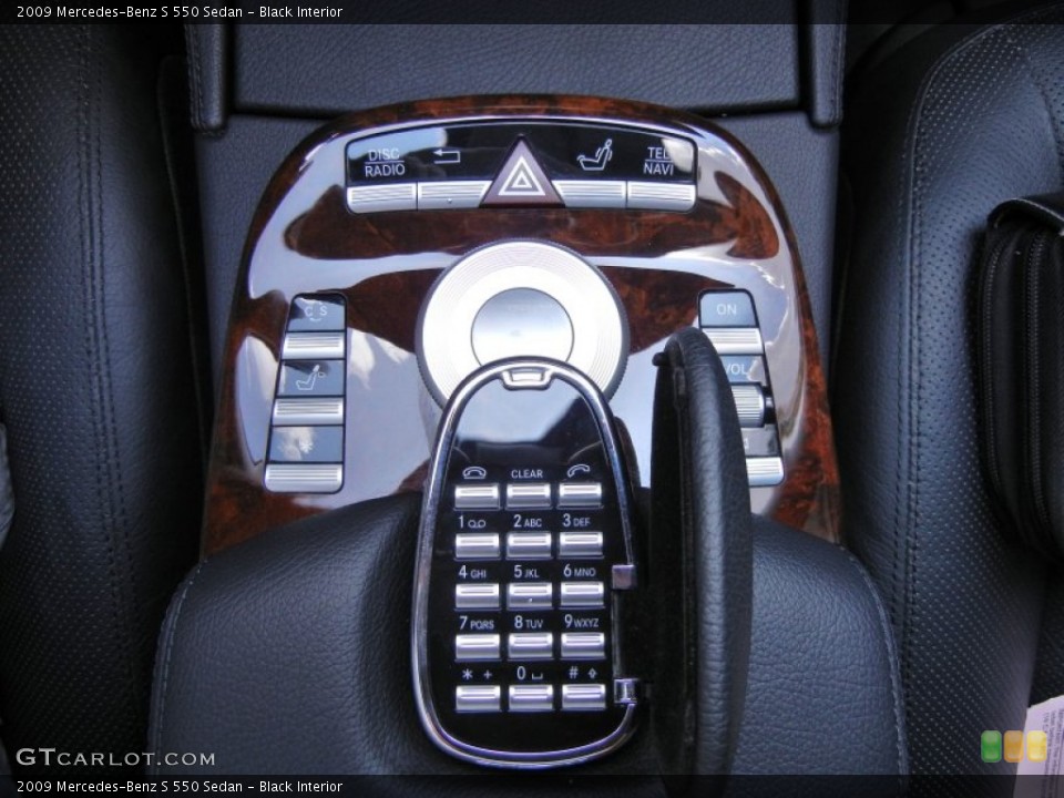 Black Interior Controls for the 2009 Mercedes-Benz S 550 Sedan #52879416