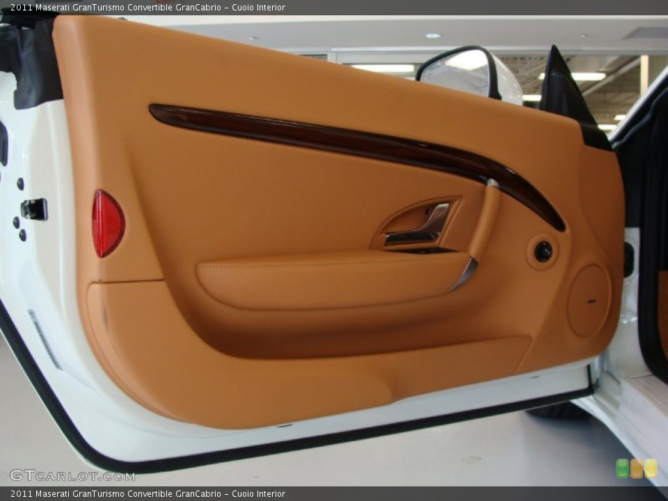 Cuoio Interior Door Panel for the 2011 Maserati GranTurismo Convertible GranCabrio #52885689