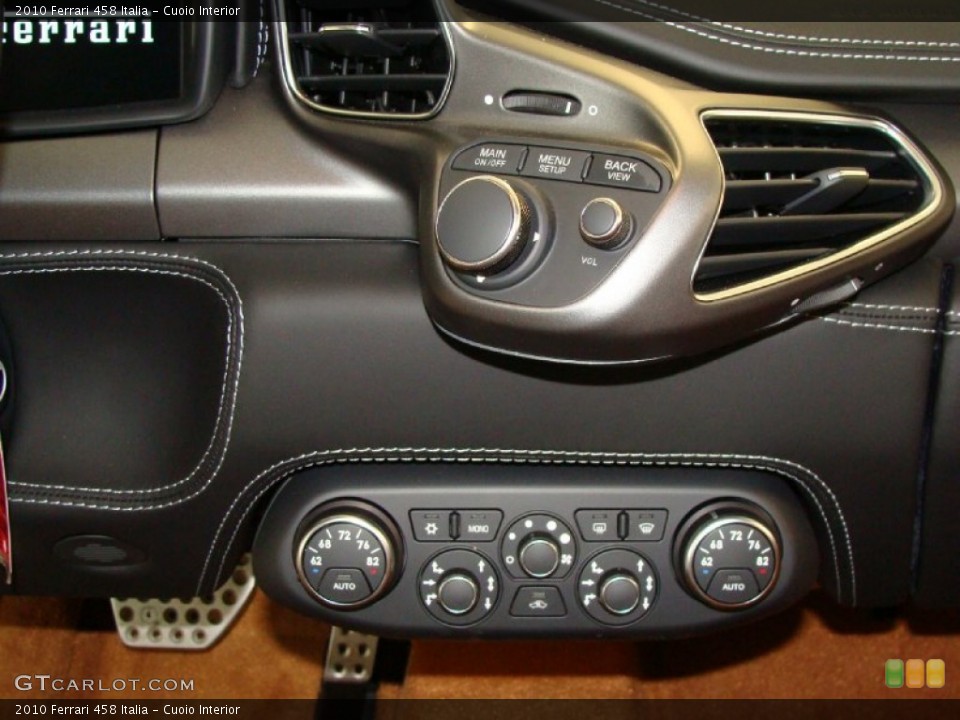 Cuoio Interior Controls for the 2010 Ferrari 458 Italia #52886616