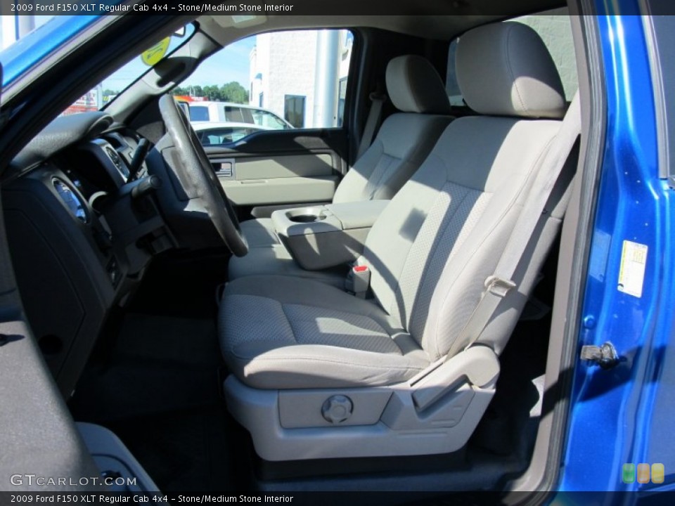 Stone/Medium Stone Interior Photo for the 2009 Ford F150 XLT Regular Cab 4x4 #52895379