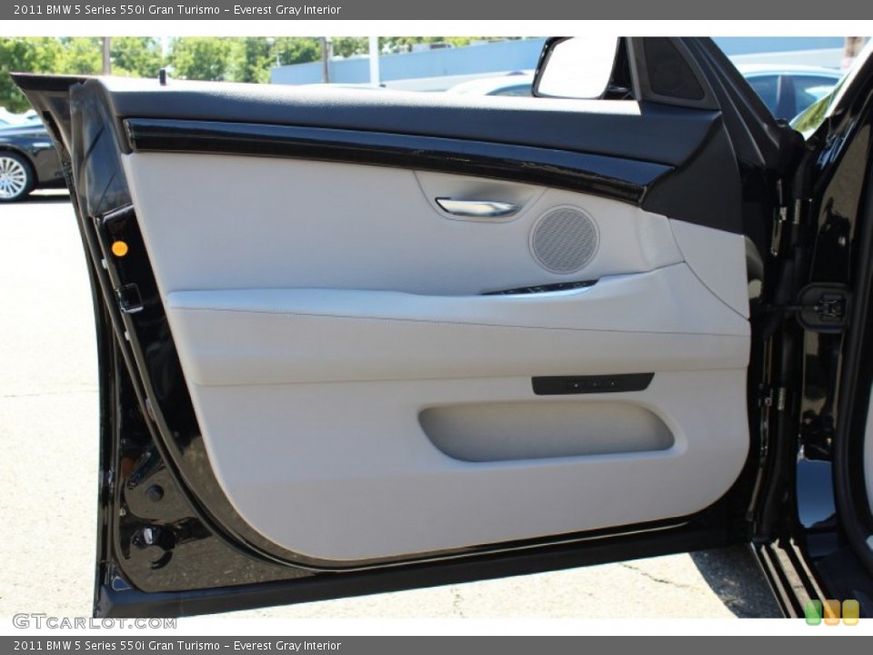 Everest Gray Interior Door Panel for the 2011 BMW 5 Series 550i Gran Turismo #52908558