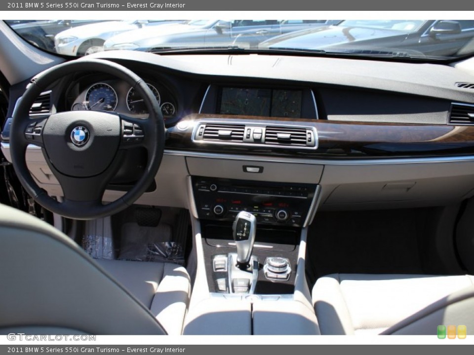 Everest Gray Interior Dashboard for the 2011 BMW 5 Series 550i Gran Turismo #52908606