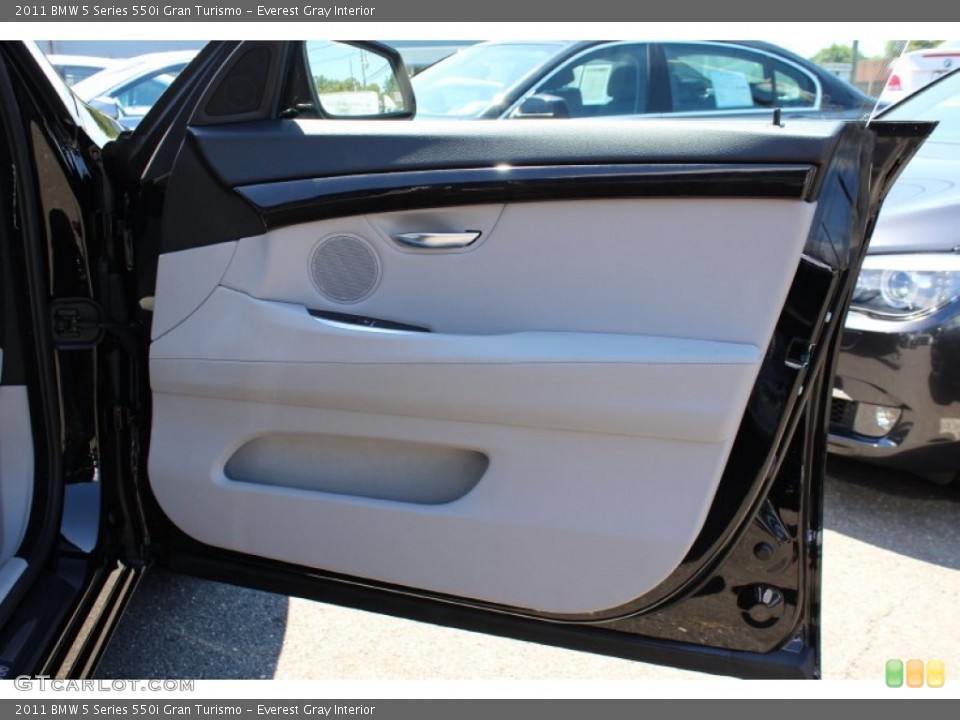 Everest Gray Interior Door Panel for the 2011 BMW 5 Series 550i Gran Turismo #52908777