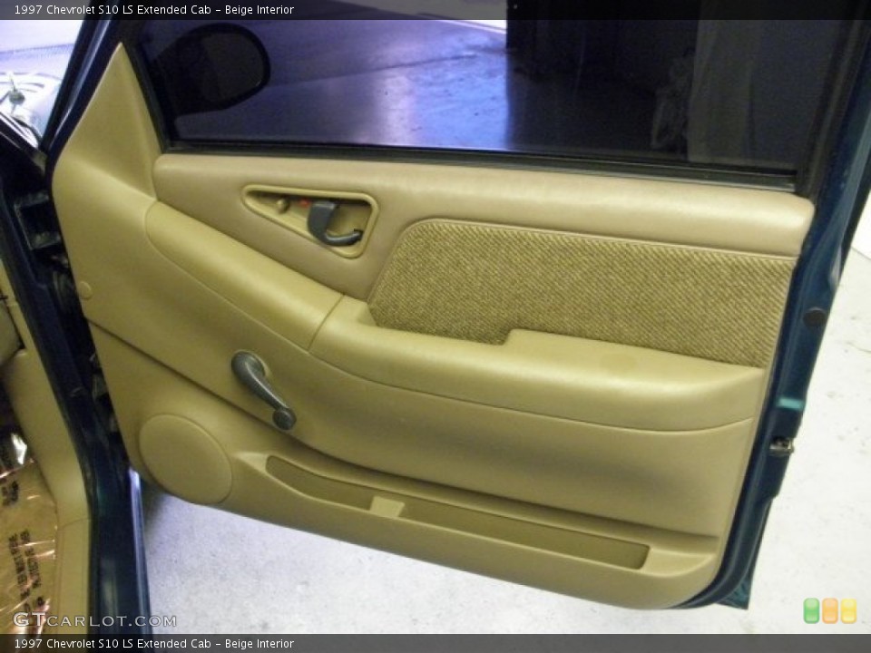 Beige Interior Door Panel for the 1997 Chevrolet S10 LS Extended Cab #52911561