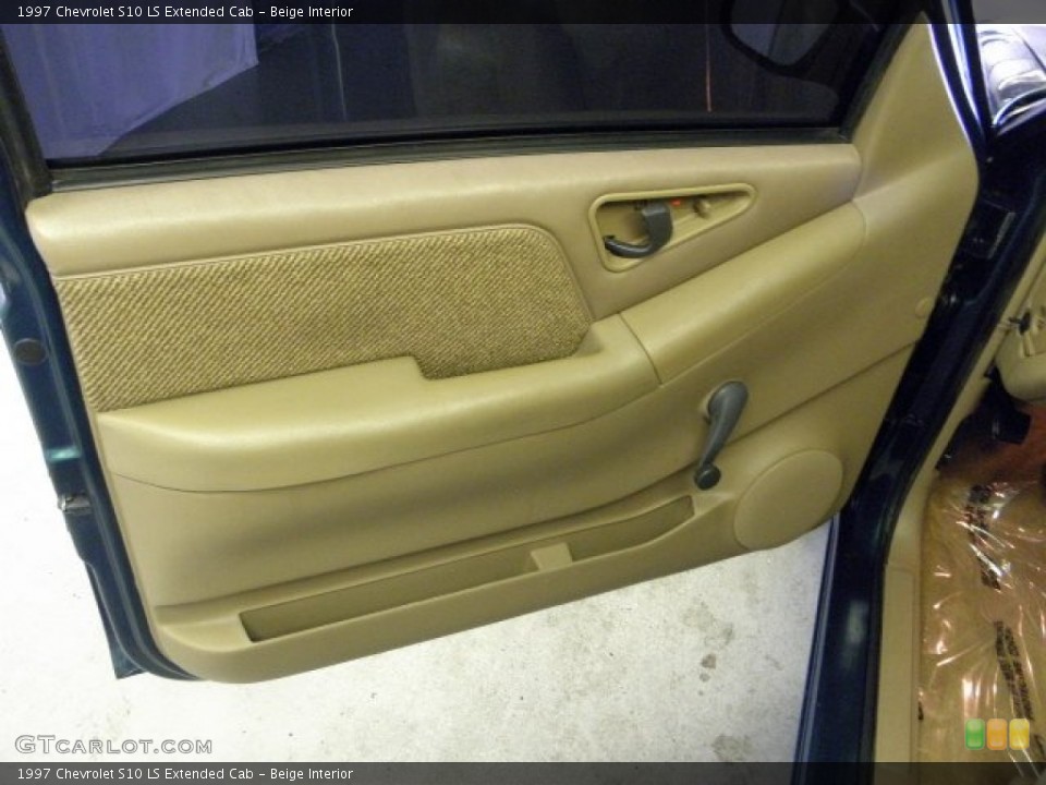 Beige Interior Door Panel for the 1997 Chevrolet S10 LS Extended Cab #52911639