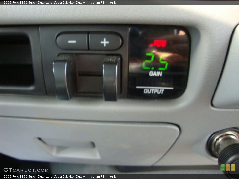 Medium Flint Interior Controls for the 2005 Ford F350 Super Duty Lariat SuperCab 4x4 Dually #52924957