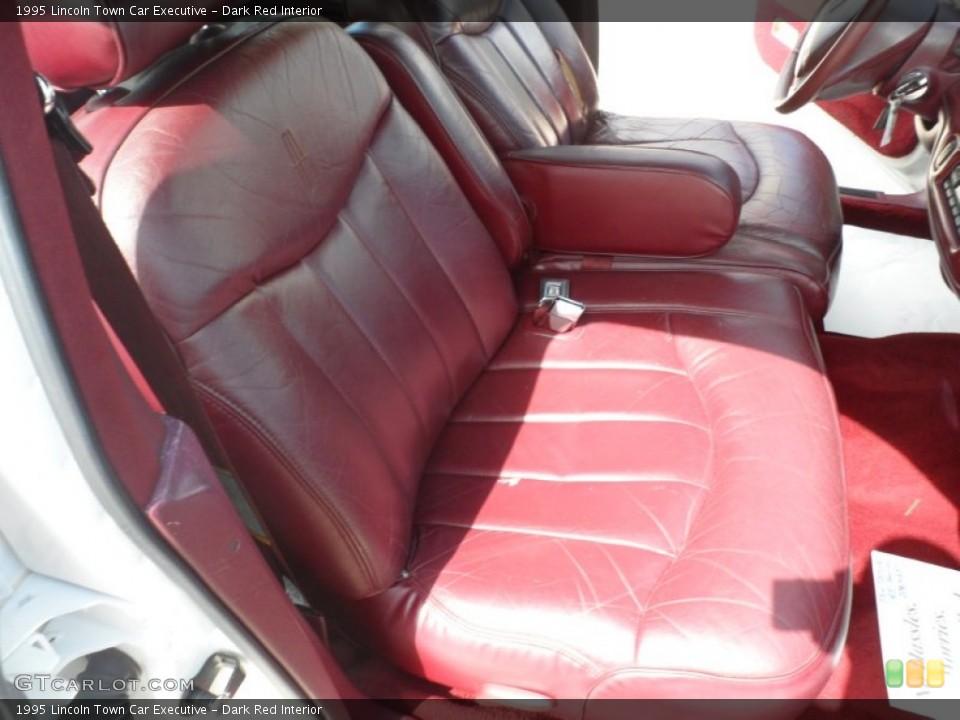 Dark Red Interior Photo for the 1995 Lincoln Town Car Executive #52925203