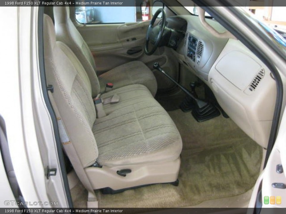 Medium Prairie Tan Interior Photo for the 1998 Ford F150 XLT Regular Cab 4x4 #52929072