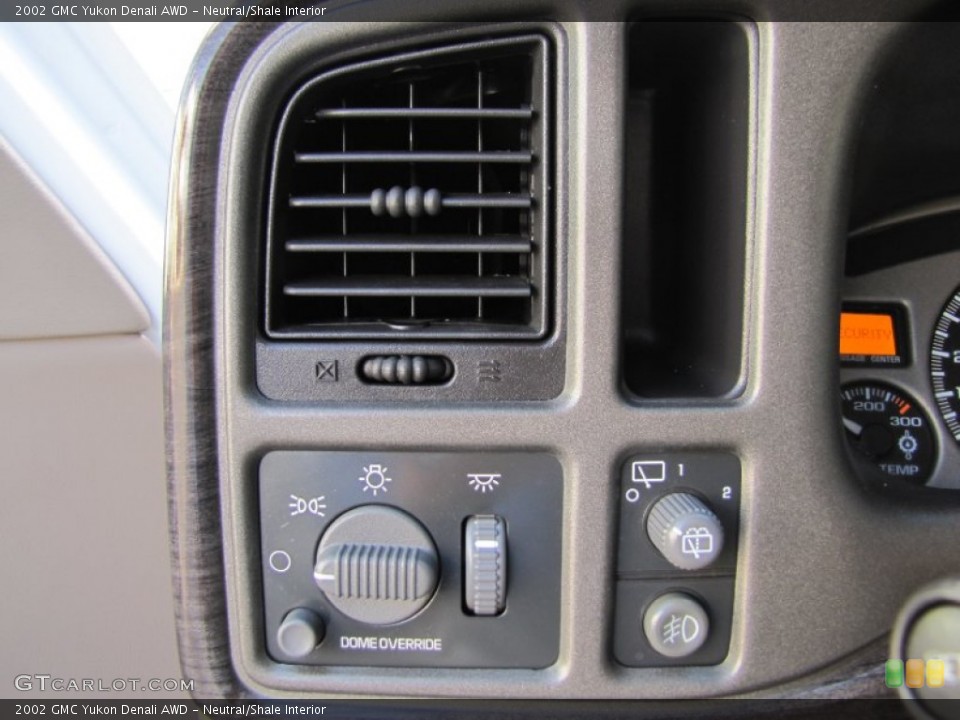 Neutral/Shale Interior Controls for the 2002 GMC Yukon Denali AWD #52934694