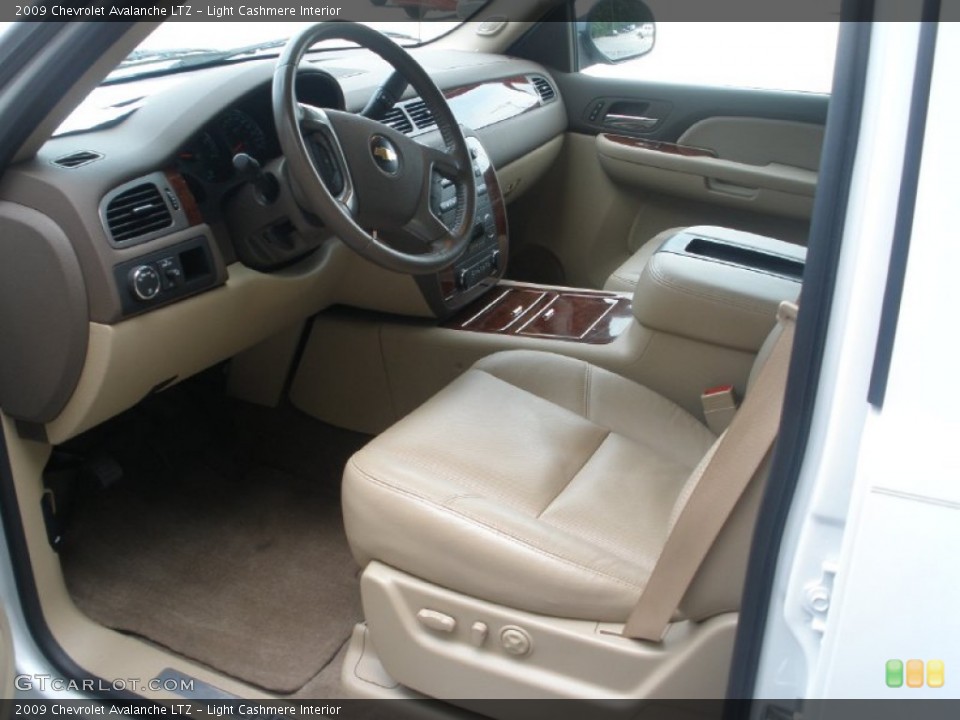 Light Cashmere Interior Photo for the 2009 Chevrolet Avalanche LTZ #52938297