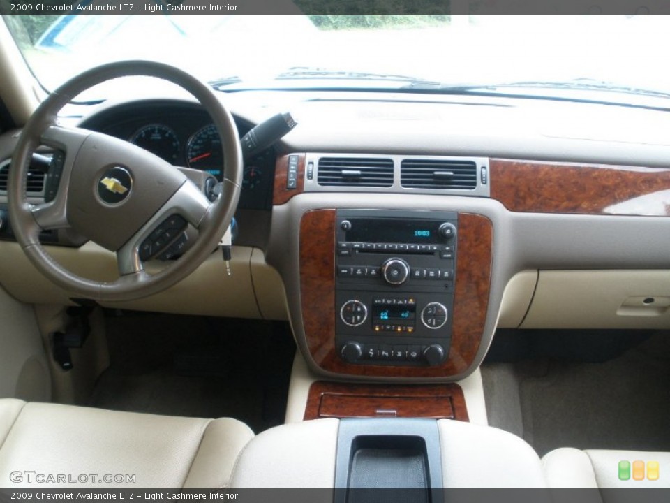 Light Cashmere Interior Dashboard for the 2009 Chevrolet Avalanche LTZ #52938306