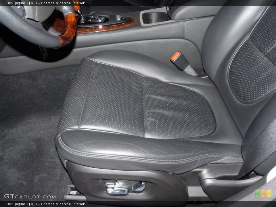 Charcoal/Charcoal Interior Photo for the 2009 Jaguar XJ XJ8 #52939275