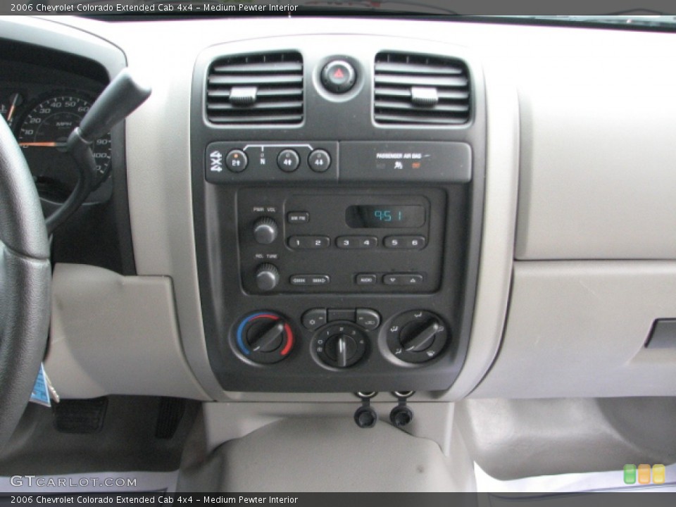 Medium Pewter Interior Controls for the 2006 Chevrolet Colorado Extended Cab 4x4 #52948017