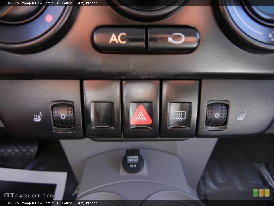 Grey Interior Controls for the 2002 Volkswagen New Beetle GLS Coupe #52955091