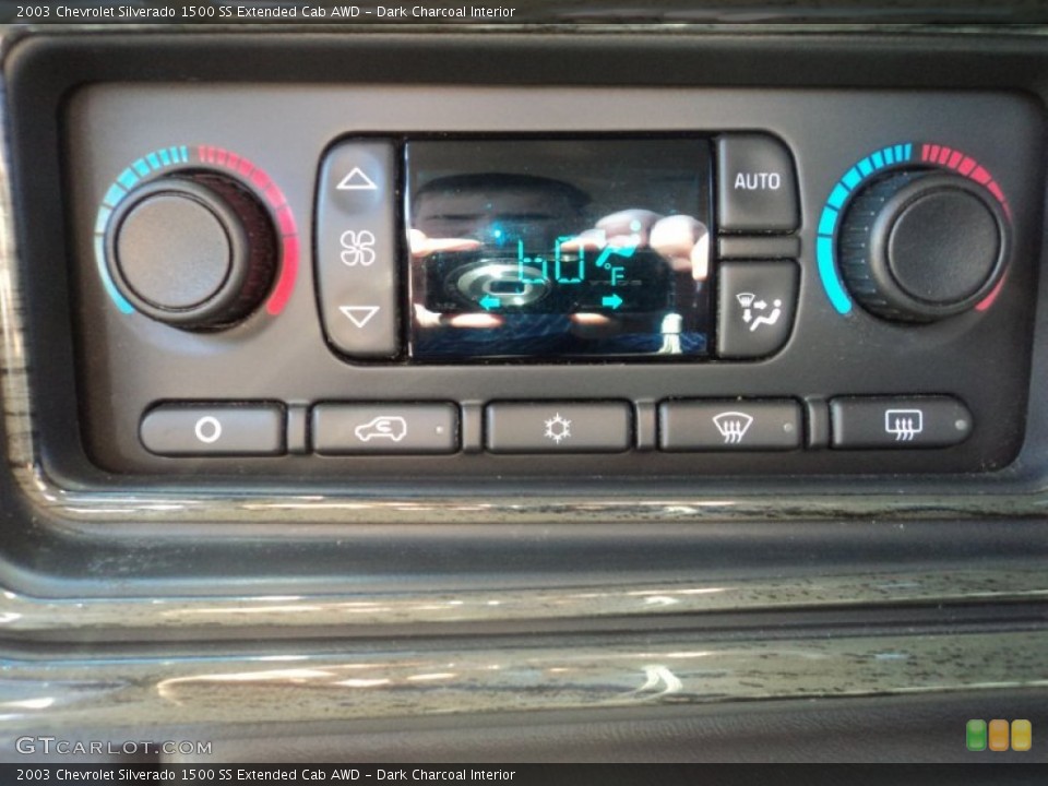 Dark Charcoal Interior Controls for the 2003 Chevrolet Silverado 1500 SS Extended Cab AWD #52962090