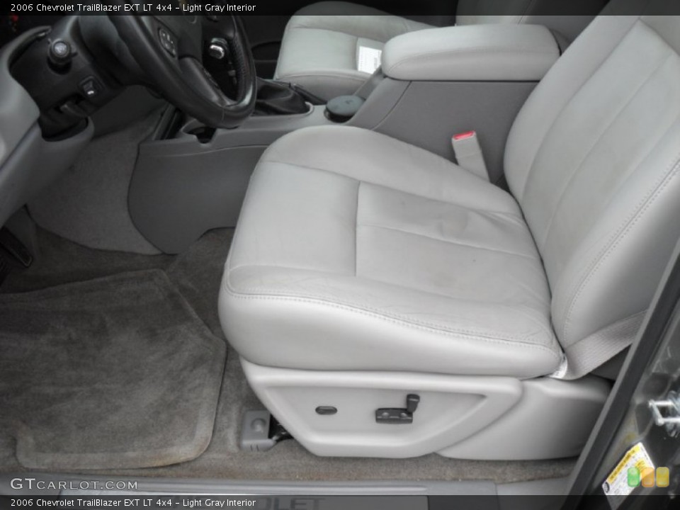 Light Gray Interior Photo for the 2006 Chevrolet TrailBlazer EXT LT 4x4 #52964926