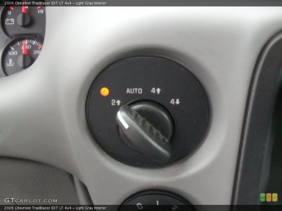 Light Gray Interior Controls for the 2006 Chevrolet TrailBlazer EXT LT 4x4 #52964964