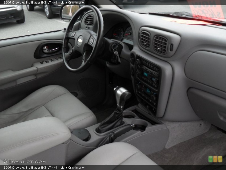 Light Gray Interior Dashboard for the 2006 Chevrolet TrailBlazer EXT LT 4x4 #52965042