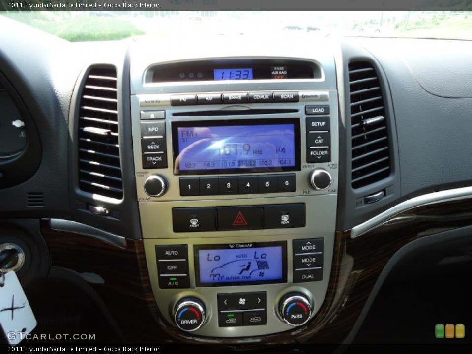 Cocoa Black Interior Controls for the 2011 Hyundai Santa Fe Limited #52968202