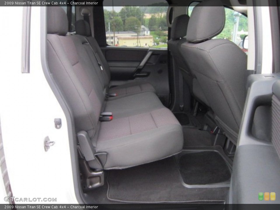 Charcoal Interior Photo for the 2009 Nissan Titan SE Crew Cab 4x4 #52969690
