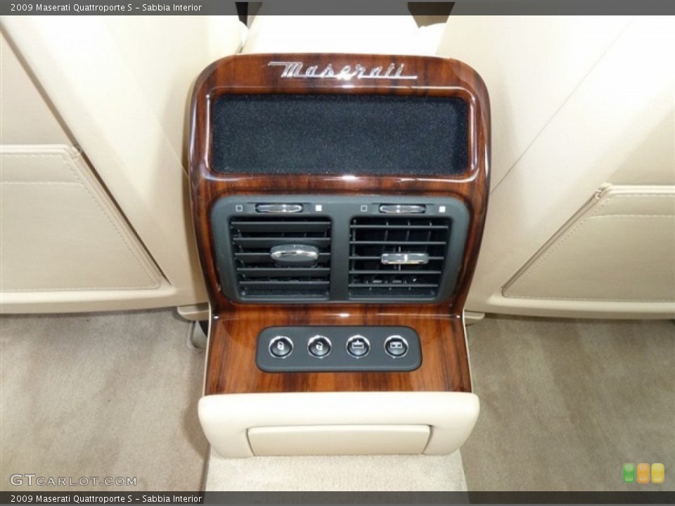 Sabbia Interior Controls for the 2009 Maserati Quattroporte S #52974766