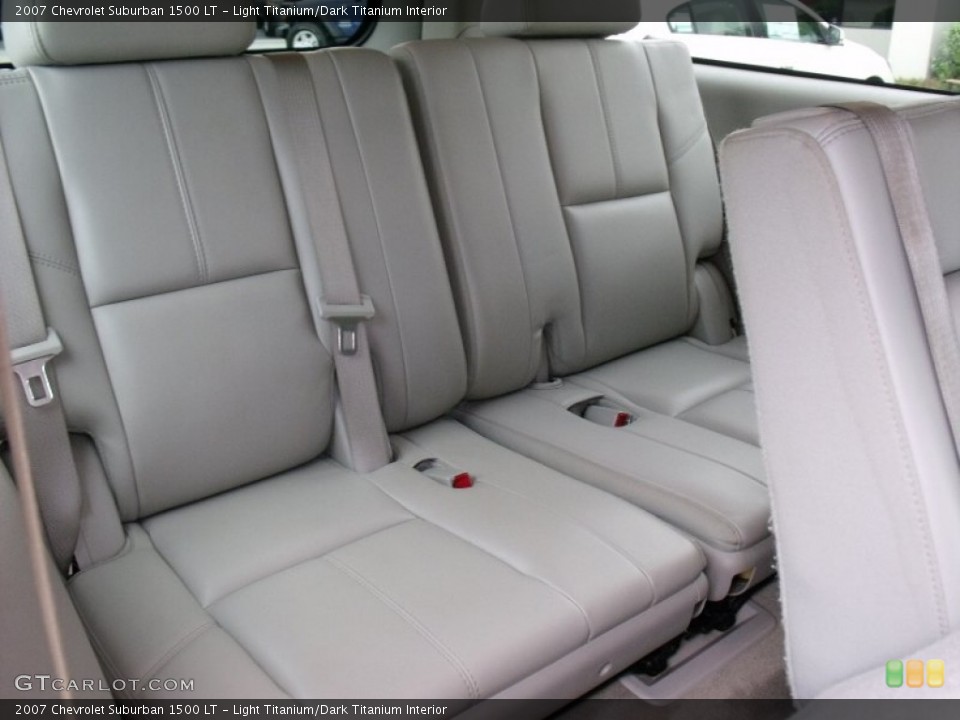 Light Titanium/Dark Titanium Interior Photo for the 2007 Chevrolet Suburban 1500 LT #52979551