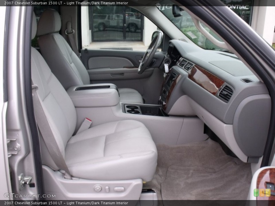 Light Titanium/Dark Titanium Interior Photo for the 2007 Chevrolet Suburban 1500 LT #52979563