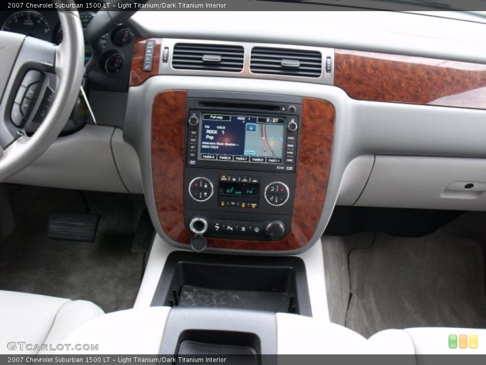 Light Titanium/Dark Titanium Interior Navigation for the 2007 Chevrolet Suburban 1500 LT #52979578