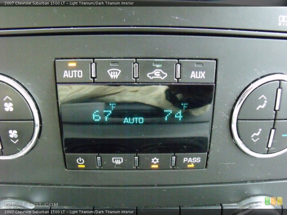 Light Titanium/Dark Titanium Interior Controls for the 2007 Chevrolet Suburban 1500 LT #52979644
