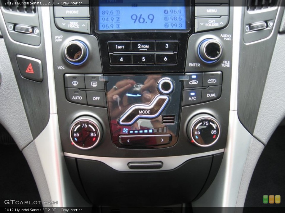 Gray Interior Controls for the 2012 Hyundai Sonata SE 2.0T #52986361