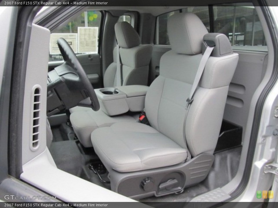 Medium Flint Interior Photo for the 2007 Ford F150 STX Regular Cab 4x4 #52992967